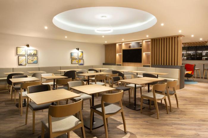 holiday inn express cheltenham by ihg