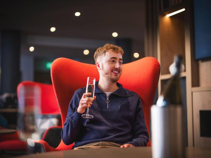 holiday inn express cheltenham by ihg