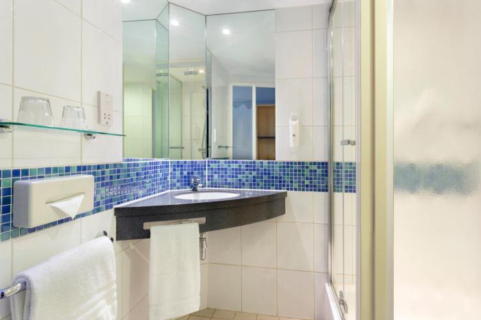 holiday inn express cheltenham by ihg