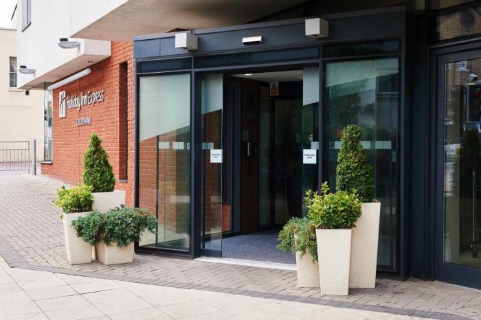 holiday inn express cheltenham by ihg