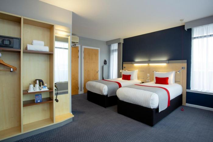 holiday inn express cheltenham by ihg