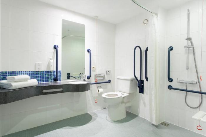 holiday inn express cheltenham by ihg
