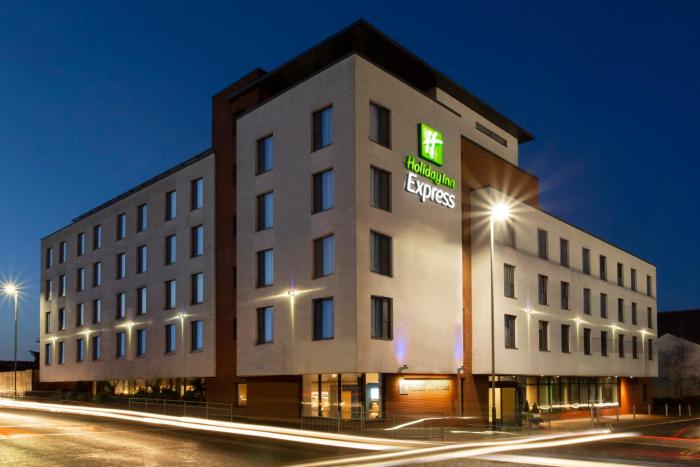 holiday inn express cheltenham by ihg
