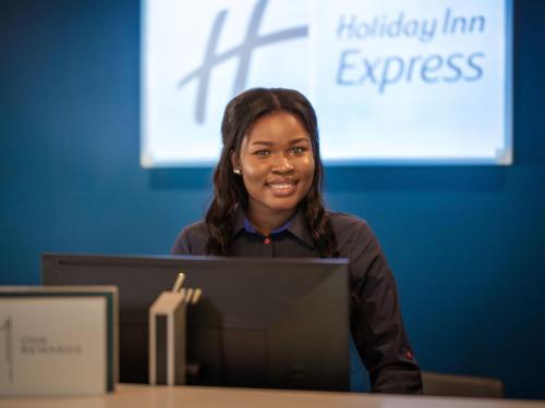 holiday inn express cheltenham by ihg