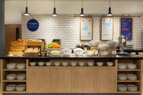 holiday inn express cheltenham by ihg