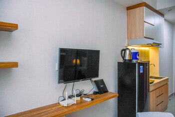 Nice And Cozy Studio At Evenciio Apartment,,0 star