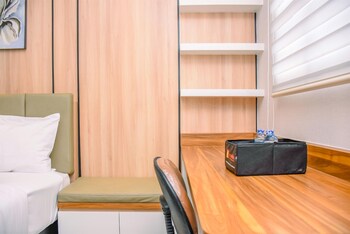 Nice And Cozy Studio At Evenciio Apartment,,0 star
