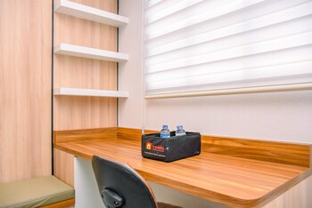 Nice And Cozy Studio At Evenciio Apartment,,0 star