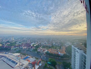 breeze apartments at bintaro by okestay