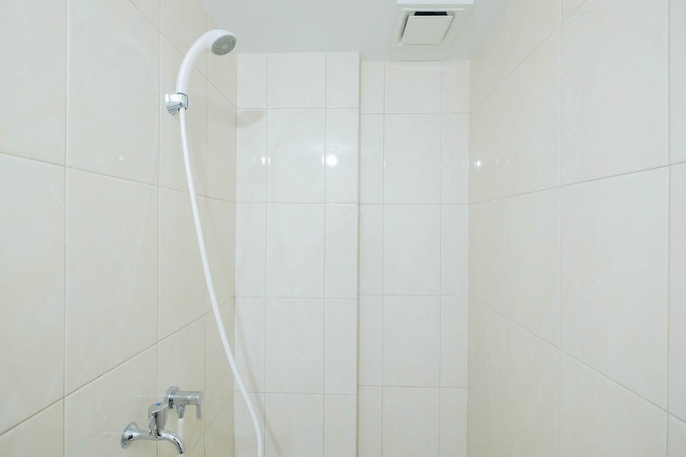 minimalist 2br apartment the springlake summarecon
