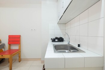 minimalist 2br apartment the springlake summarecon