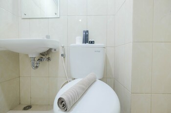 minimalist 2br apartment the springlake summarecon