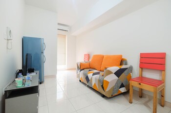 minimalist 2br apartment the springlake summarecon