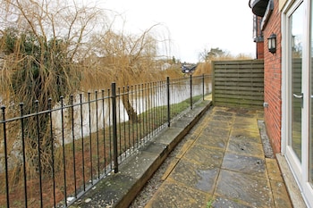 St Julians Place,,4 star