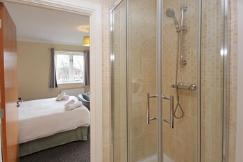 St Julians Place,,4 star