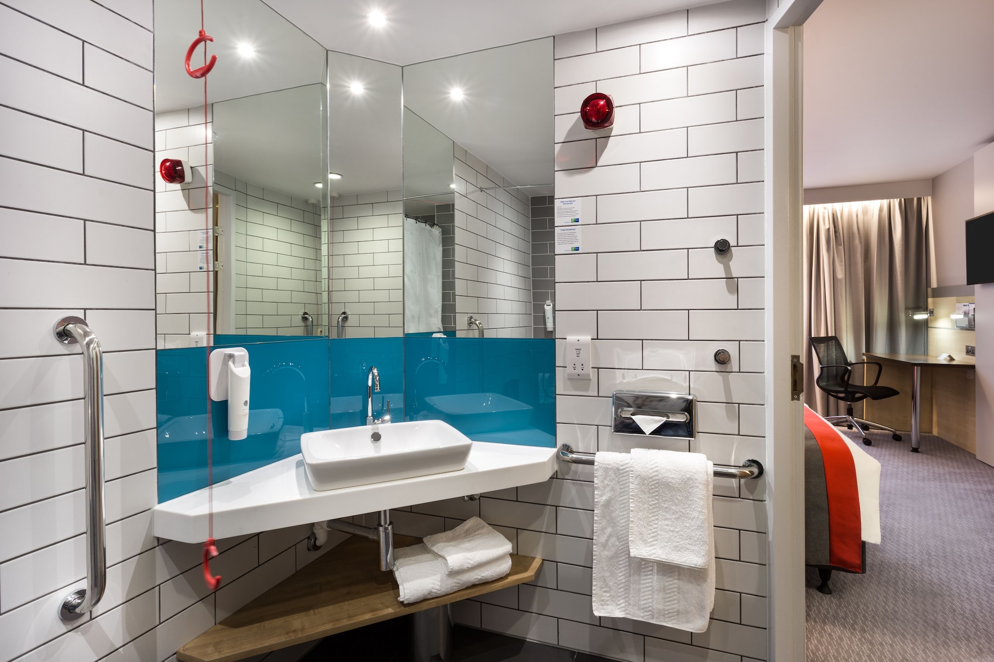holiday inn express london watford junction by ihg