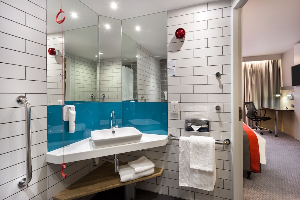 holiday inn express london watford junction by ihg