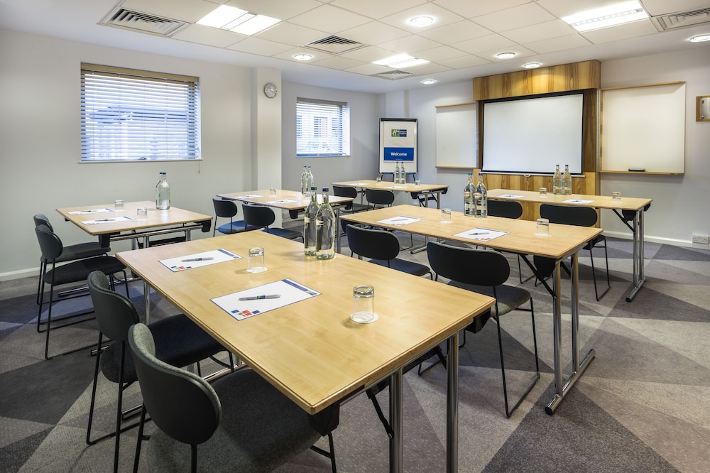 holiday inn express london watford junction by ihg