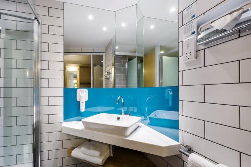 holiday inn express london watford junction by ihg