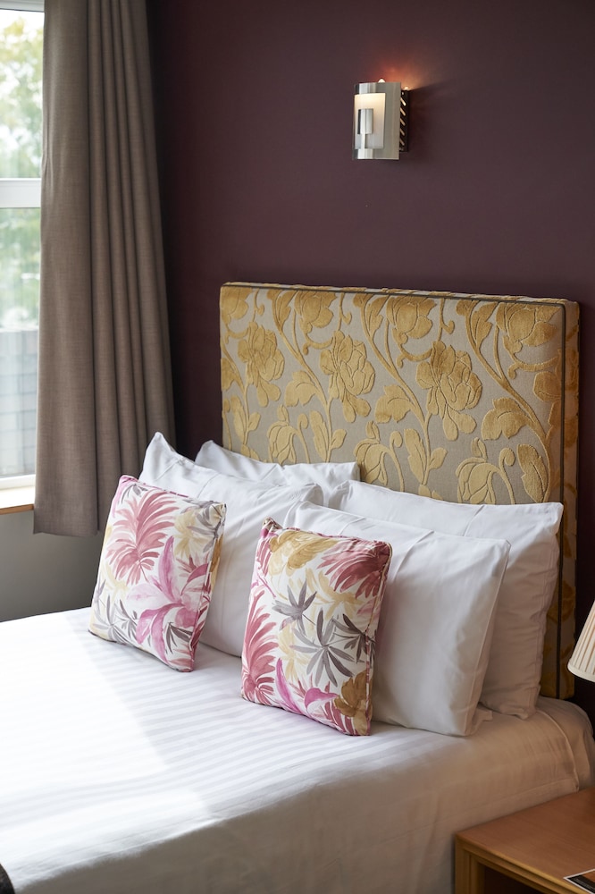 antoinette hotel wimbledon