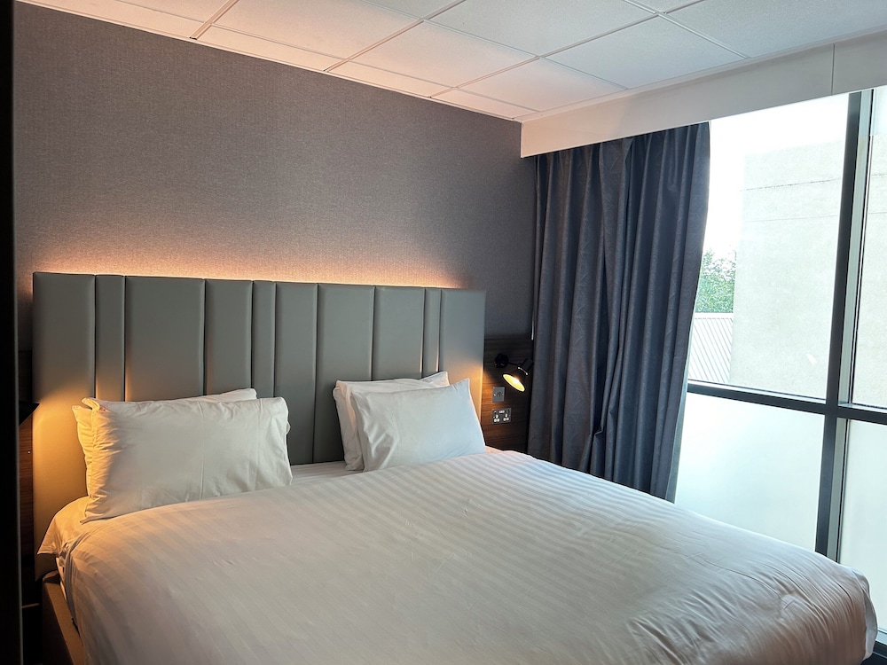 crowne plaza london kingston by ihg