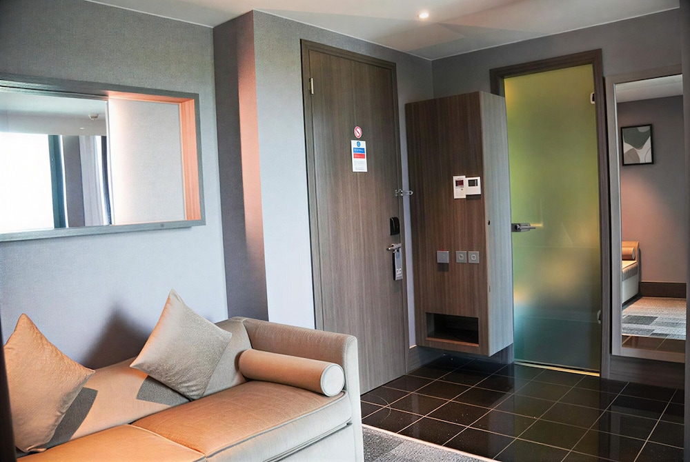 crowne plaza london kingston by ihg
