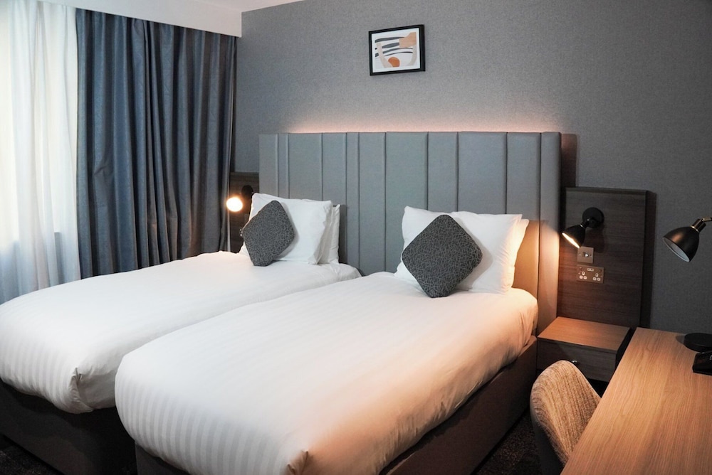 crowne plaza london kingston by ihg