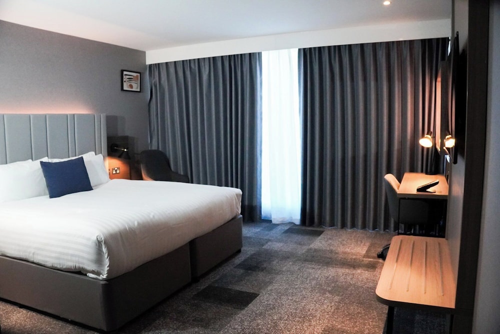 crowne plaza london kingston by ihg