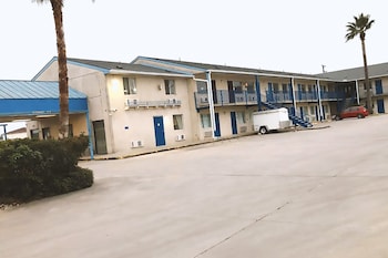 sky palace inn by jasper near atandt center