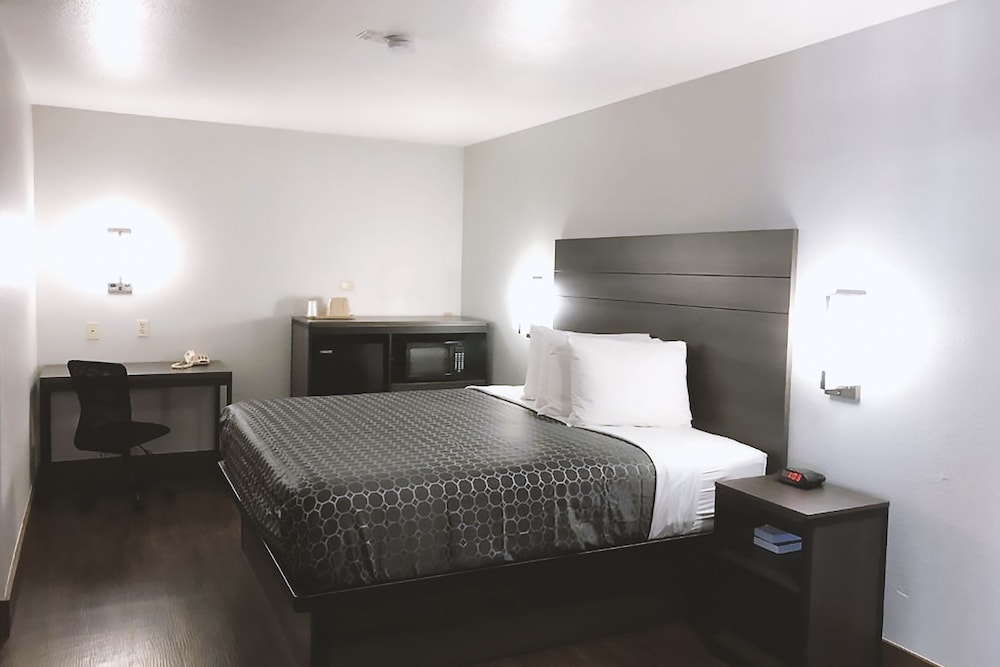 sky palace inn by jasper near atandt center