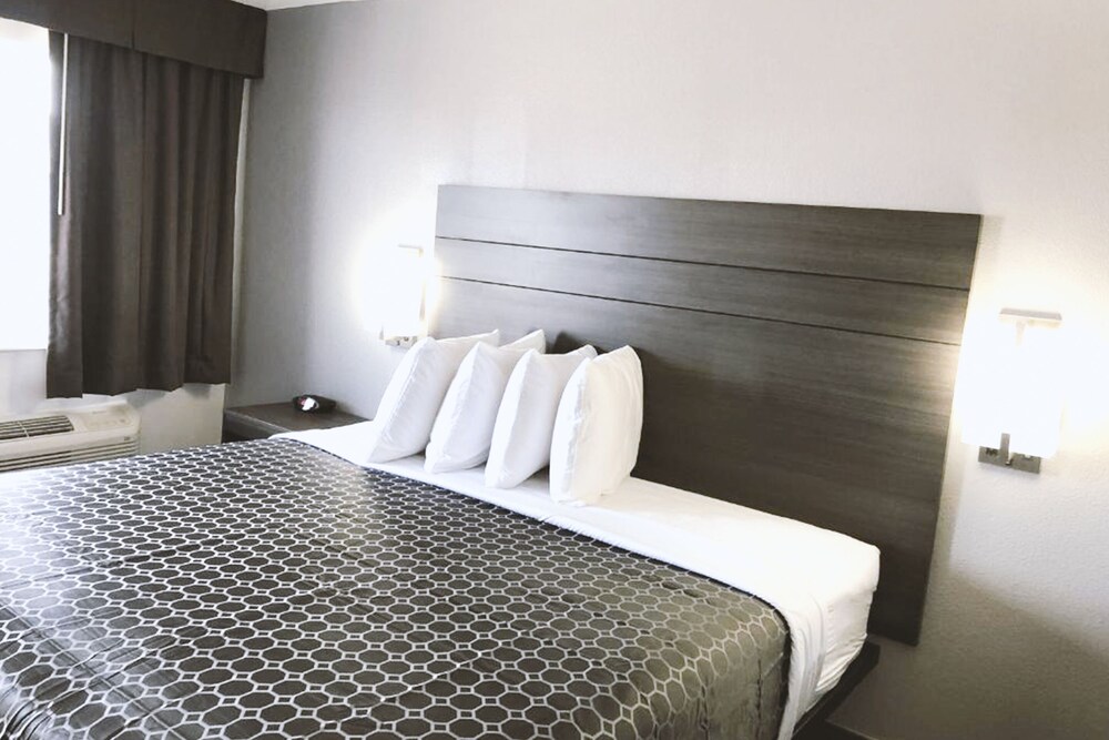 sky palace inn by jasper near atandt center
