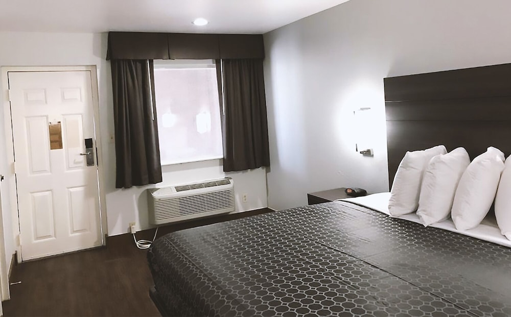 sky palace inn by jasper near atandt center