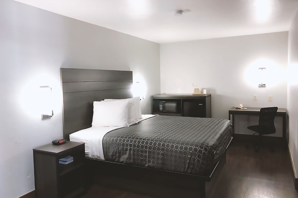 sky palace inn by jasper near atandt center
