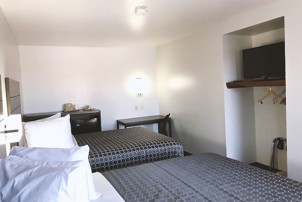 sky palace inn by jasper near atandt center