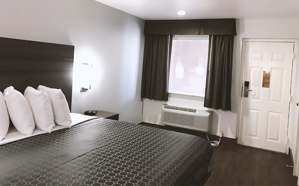 sky palace inn by jasper near atandt center