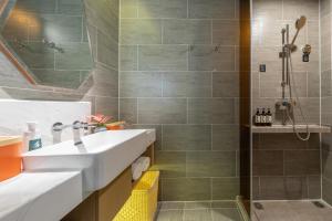 atour hotel nanjing jiangning binjiang development area shike lake
