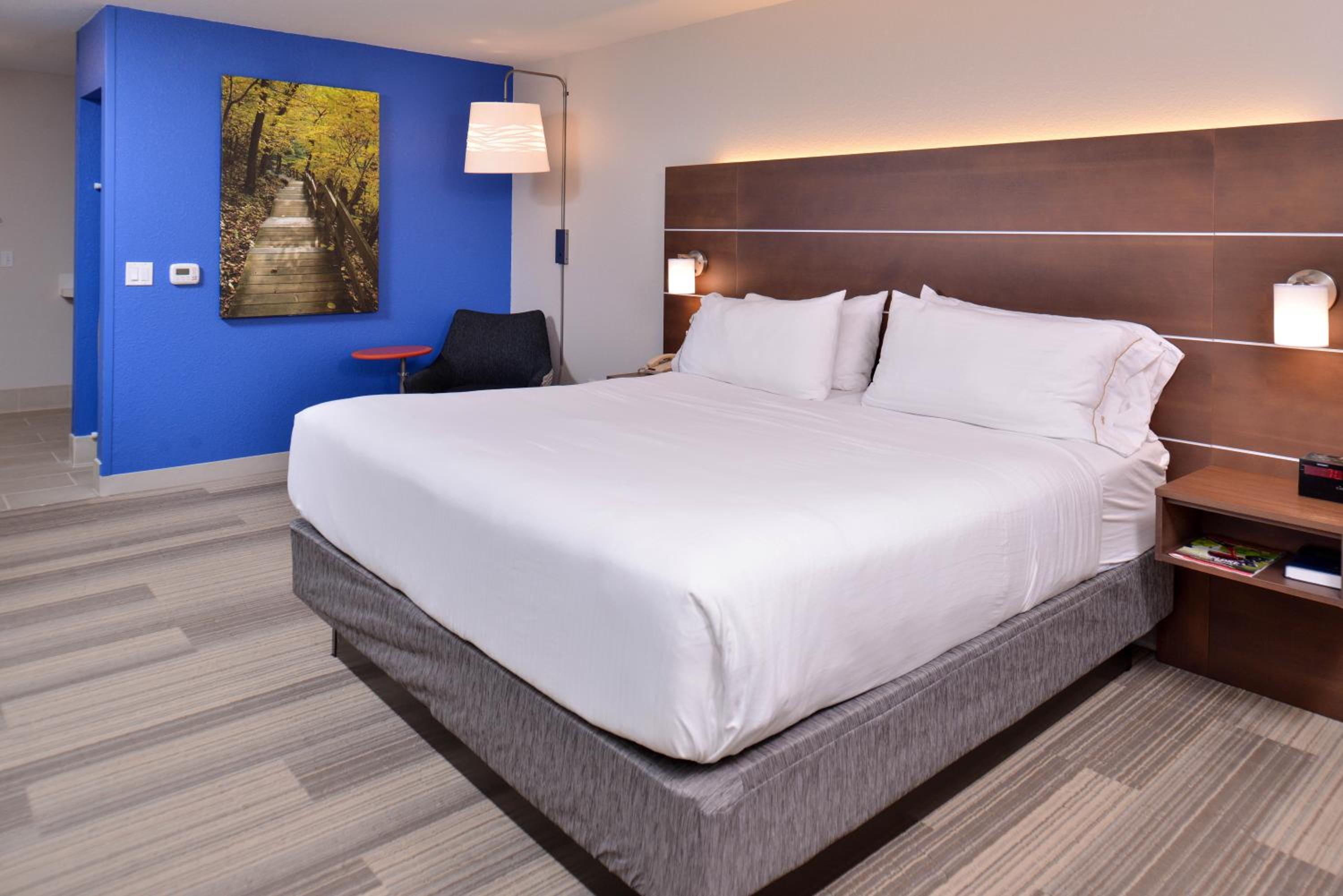 holiday inn express and suites stevens point by ihg