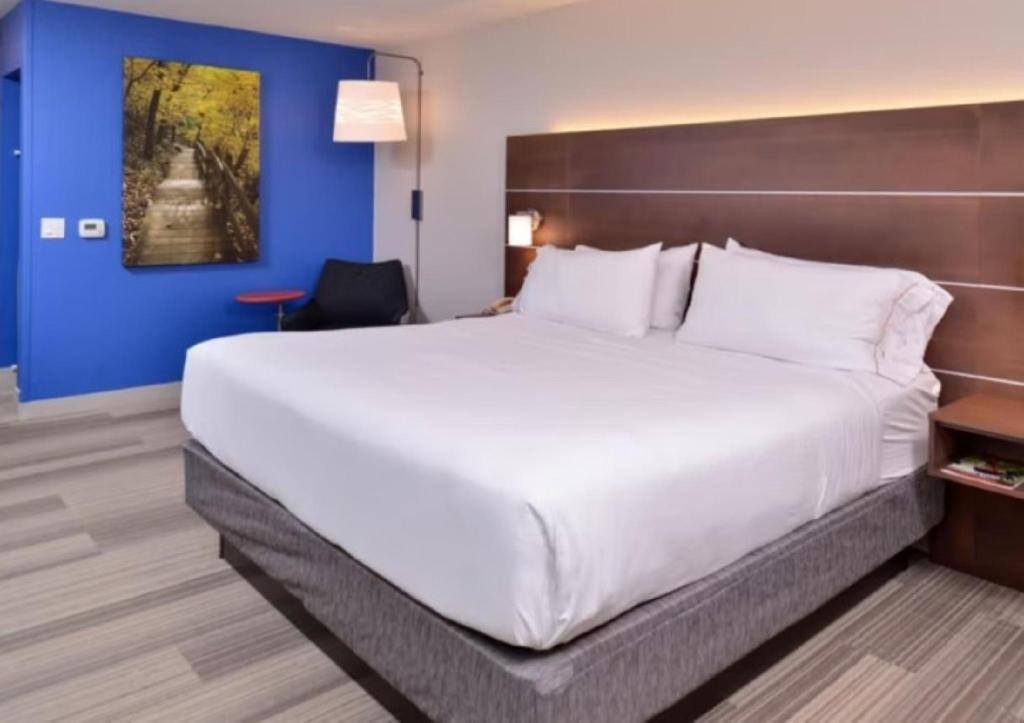 holiday inn express and suites stevens point by ihg
