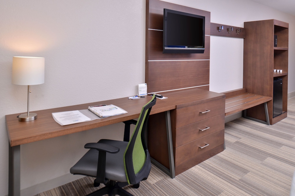 holiday inn express and suites stevens point by ihg