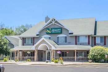quality inn and suites east troy i 43
