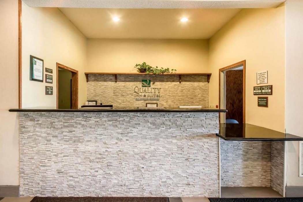 quality inn and suites east troy i 43