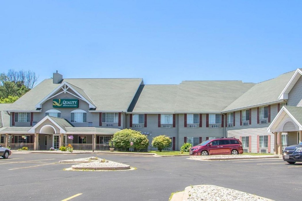 quality inn and suites east troy i 43