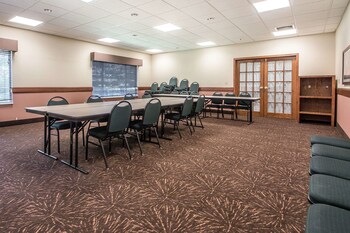 quality inn and suites east troy i 43