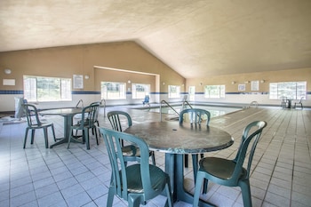 quality inn and suites east troy i 43