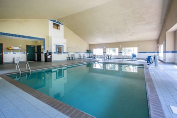 quality inn and suites east troy i 43