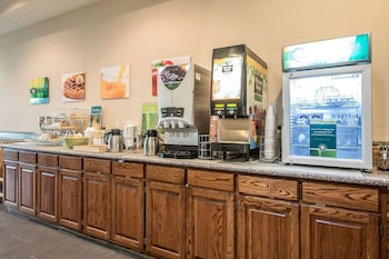 quality inn and suites east troy i 43