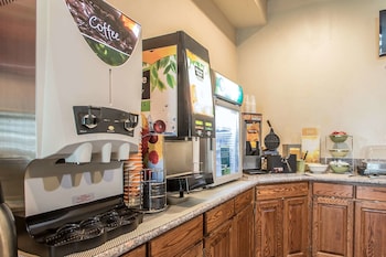 quality inn and suites east troy i 43