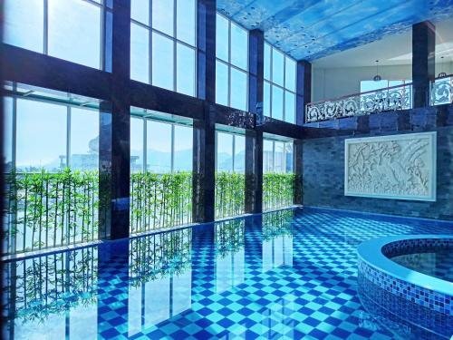grand bayu hill hotel