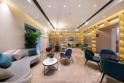 atour hotel kunming south high speed railway station university town