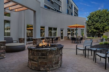 courtyard by marriott evansville east